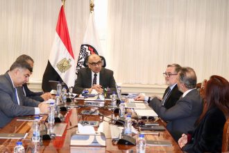 وزير قطاع الأعمال لمسؤولي شركة إسبانية