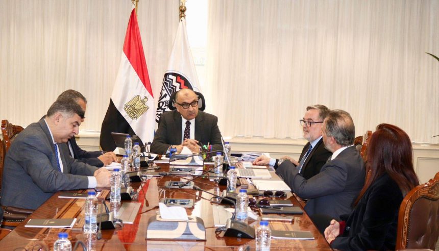 وزير قطاع الأعمال لمسؤولي شركة إسبانية