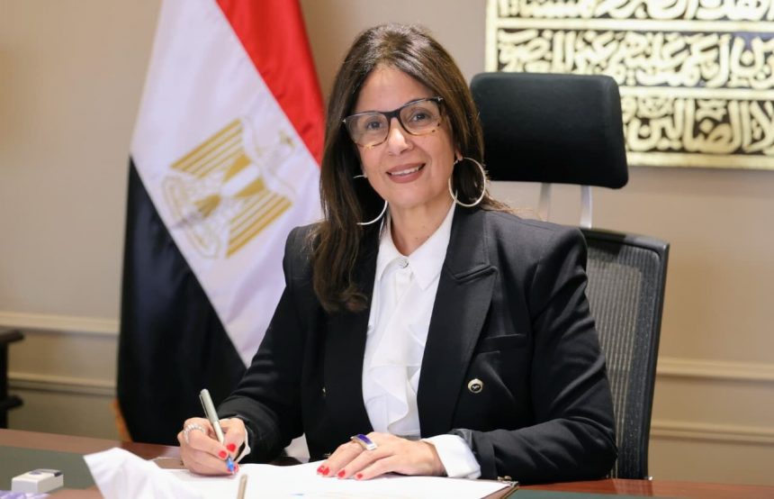 وزيرة الثقافة 1