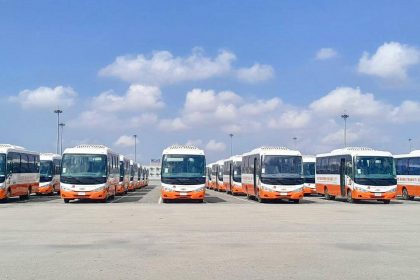 100 حافلة مُصنّعة محليًا على متن السفينة SUNSHINE ACE