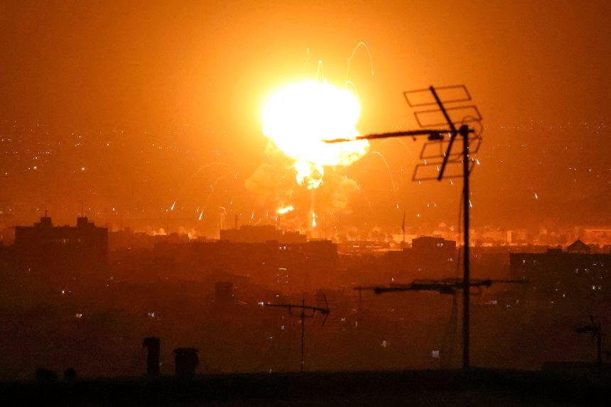 غارات على مواقع نفطية في إيران