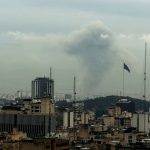 تصاعد الأدخنة من إيران