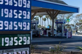أسعار البنزين تسجّل أعلى مستوى لها في الولايات المتحدة منذ 2022ط
