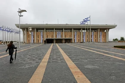 إسرائيل تقرّ ميزانية لسنة 2026 تتضمن زيادة كبيرة بالإنفاق الدفاعي