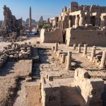 إعادة تركيب وترميم بوابة سور الملك رمسيس الثالث شمال معابد الكرنك