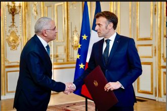 السفير طارق دحروج يقدم أوراق اعتماده إلى الرئيس الفرنسي ماكرون