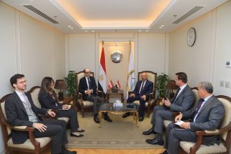 بلاسر النمساوية تخطط لإنشاء مركز إقليمي لصيانة ماكينات تجديدات السكة الحديد وإنتاج قطع الغيار الخاصة بها في مصر