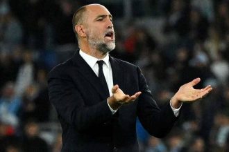 توتنهام يعلن رحيل مدربه المؤقت تيودور بعد خمس هزائم في سبع مباريات