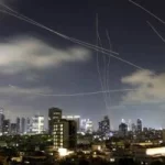 شظايا صاروخ تصيب خزان وقود في موقع لمصافي النفط الإسرائيلية