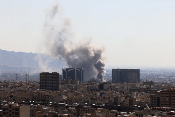 ضربات إيرانية على دول الخليج تحصد ضحايا ومقتل ثلاثة أميركيين