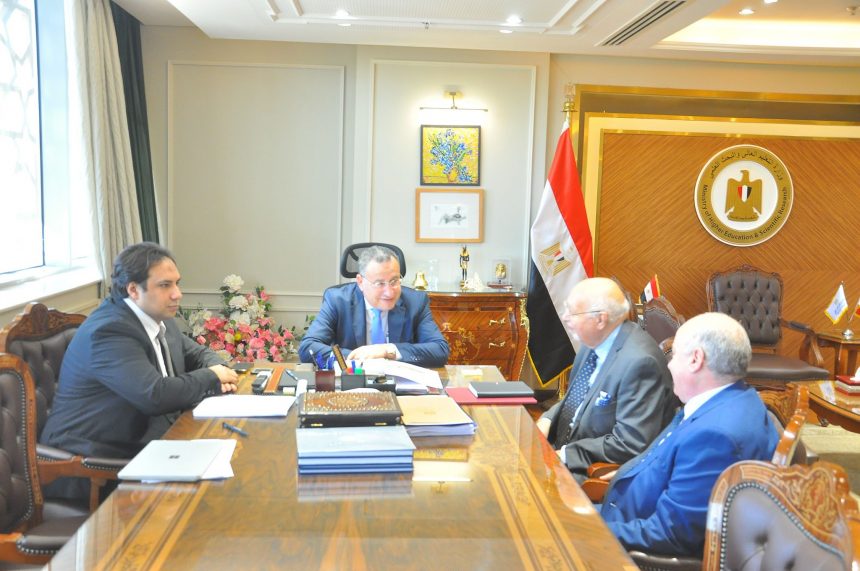 مباحثات لإنشاء فرع لجامعة إسبانية في مصر