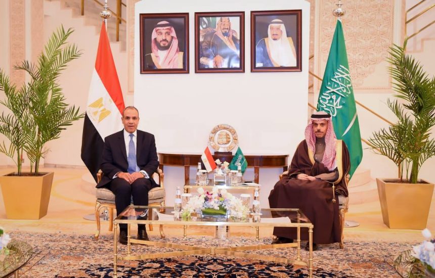 مباحثات مصرية سعودية بالرياض لتنسيق الجهود العربية بشأن التطورات الإقليمية والتصعيد العسكري بالمنطقة