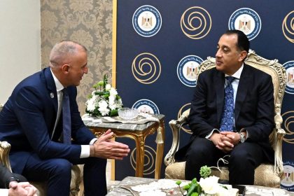 مدبولي لرئيس إيني الحكومة حريصة على تهيئة مناخ جاذب للاستثمارات الأجنبية في قطاعي الغاز والبترو