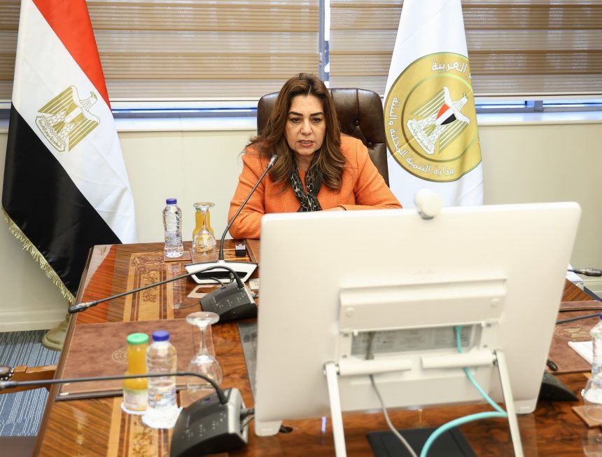 منال عوض وزيرة التنمية المحلية والبيئة