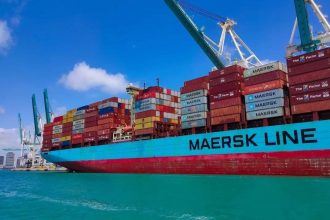 ميرسك تعلق عبور سفنها من قناة السويس ومضيق باب المندب