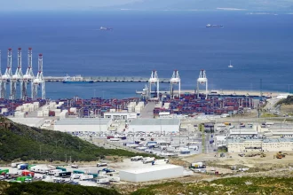 ميناء طنجة المتوسط بالمغرب يستعد لزيادة حركة المرور في ظل حرب الخليج