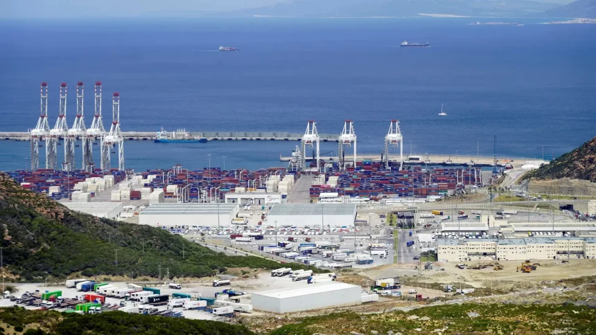 ميناء طنجة المتوسط بالمغرب يستعد لزيادة حركة المرور في ظل حرب الخليج