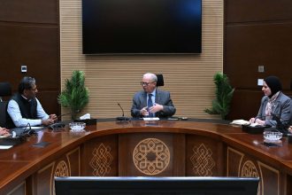 نائب رئيس الوزراء يبحث مع سفيري ألمانيا والهند سبل تعزيز التعاون الاقتصادي المشترك