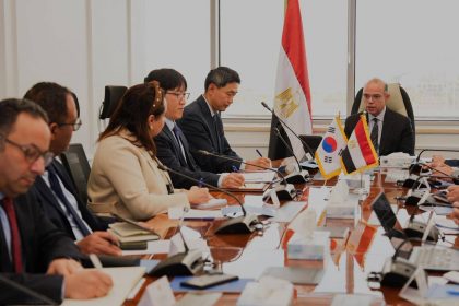 وزير الاستثمار لسفير كوريا