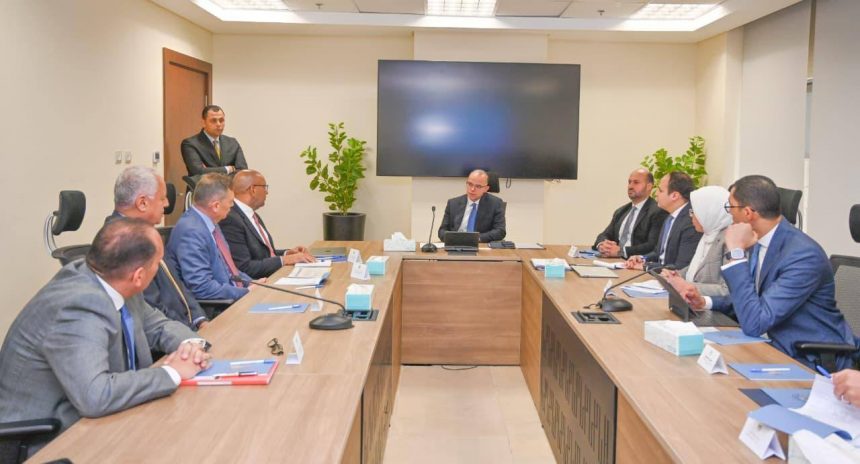 وزير الاستثمار لمسؤولي شركات السكر