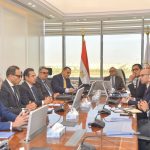 وزير الاستثمار والتجارة الخارجية يعقد اجتماعاً مع رئيس التمثيل التجاري المصري