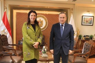 وزير التعليم العالي يستعرض فكرة إنشاء منتزه تكنولوجي ربط مخرجات البحث العلمي باحتياجات الصناع