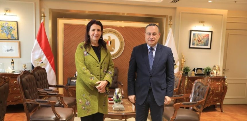 وزير التعليم العالي يستعرض فكرة إنشاء منتزه تكنولوجي ربط مخرجات البحث العلمي باحتياجات الصناع