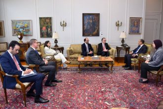 وزير الخارجية وبنك الاستثمار الأوروبي