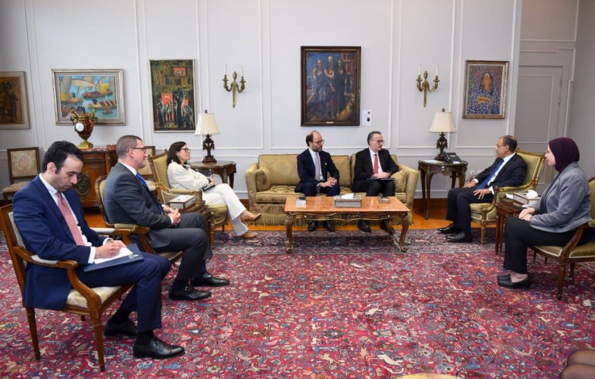 وزير الخارجية وبنك الاستثمار الأوروبي