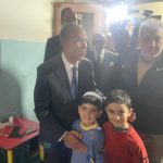 وزير الخارجية يزور أحد مراكز إيواء النازحين بلبنان. رسالة دعم ومساند