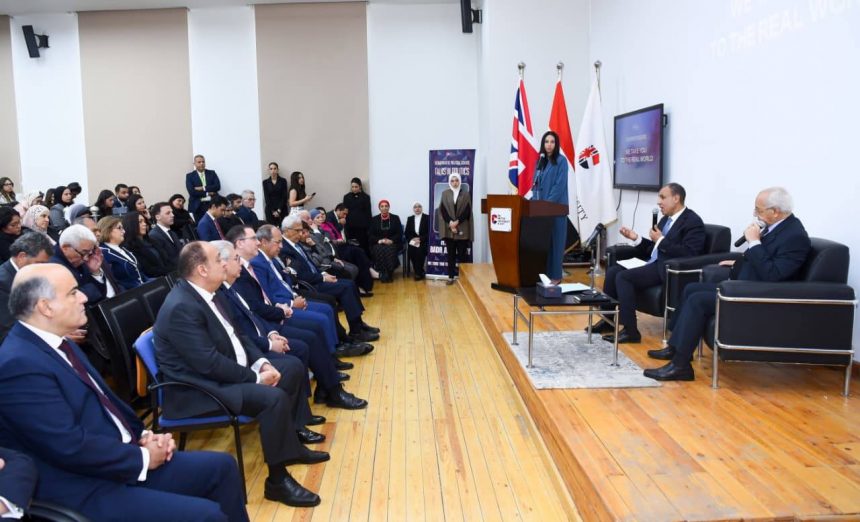 وزير الخارجية يعقد لقاءً تفاعليًا مع طلاب الجامعة البريطانية في مصر ويشهد توقيع مذكرة تفاهم بين الوزارة والجامعة