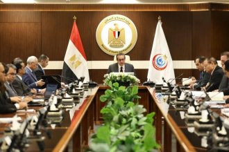 وزير الصحة يترأس اجتماعا