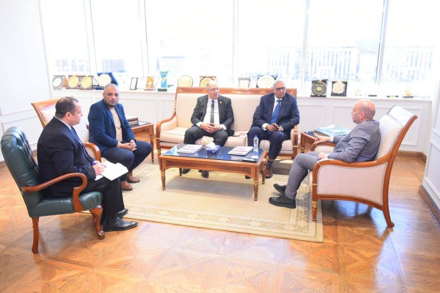 وزير العمل يلتقي وفد شركة TCI Sanmar للصناعات البتروكيماوية