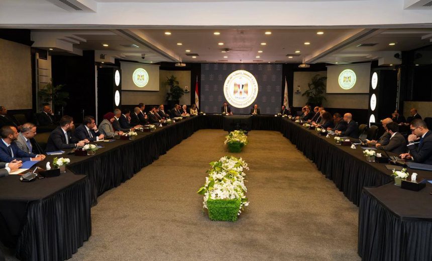 وزيرا االاستثمار والصناعة