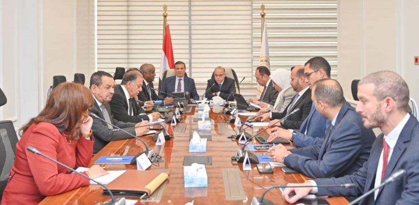 وزيرا الاستثمار والتجارة الخارجية والزراعة يعقدان اجتماعًا لبحث اليات تعزيز التواجد الاستثماري