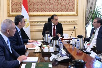 رئيس الوزراء يتابع موقف توافر السلع الاستراتيجية واستعدادات الموسم الحالي لتوريد القمح المحلي