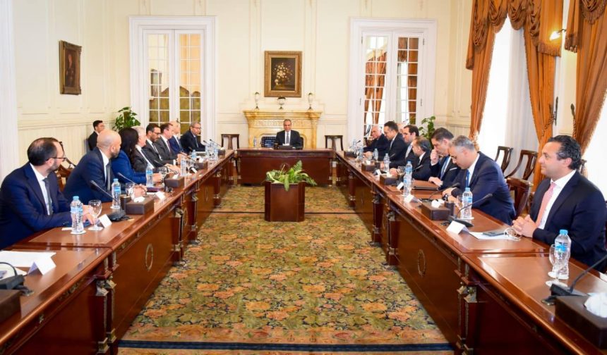 وزير الخارجية لوفد من غرفة التجارة الأمريكية