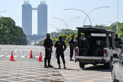 باكستان تستعد لاستضافة مفاوضات بين واشنطن وطهران وسط غموض حول مشاركة إيران