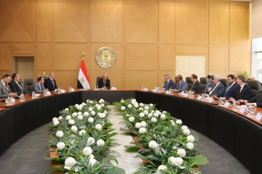 وزير الكهرباء يبحث مع وفد لجنة الطاقة بمجلس الدوما الروسي مستجدات العمل في مشروعات الطاقة النظيفة ومحطة الضبعة النووية