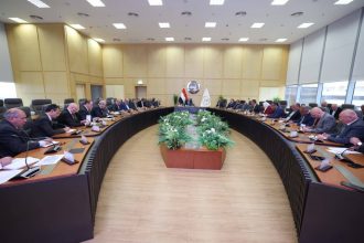 تخفيض النفقات لأقصى حد وتعظيم الإيرادات. النقل تعيد هيكلة جداول تشغيل القطارات وتستبدل الأتوبيسات منخفضة التشغيل