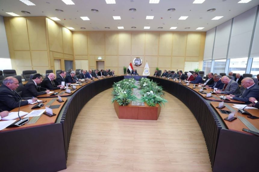 تخفيض النفقات لأقصى حد وتعظيم الإيرادات. النقل تعيد هيكلة جداول تشغيل القطارات وتستبدل الأتوبيسات منخفضة التشغيل