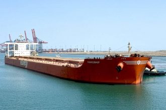 ميناء شرق بورسعيد يستقبل MV PAROSHIP. أكبر سفينة صب جاف ترسو في ميناء مصري