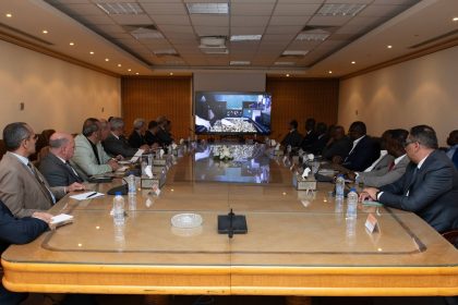 وزير الدولة للإنتاج الحربي يستقبل وفد رفيع المستوى من جمهورية أفريقيا الوسطى لبحث أوجه التعاون المشترك