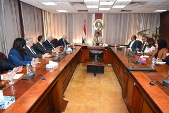 وزير الصناعة والغرفة التجارية