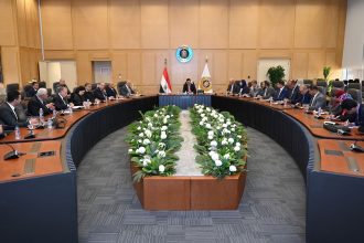 وزير الصناعة يبحث مع اتحاد الصناعات المصرية وجهاز مشروعات الخدمة الوطنية