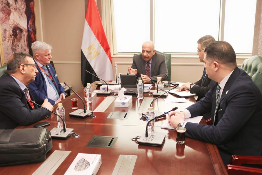 وزير الكهرباء يبحث مع مسئولي باوكو الألمانية توطين صناعة مواسير وأنابيب الضغط