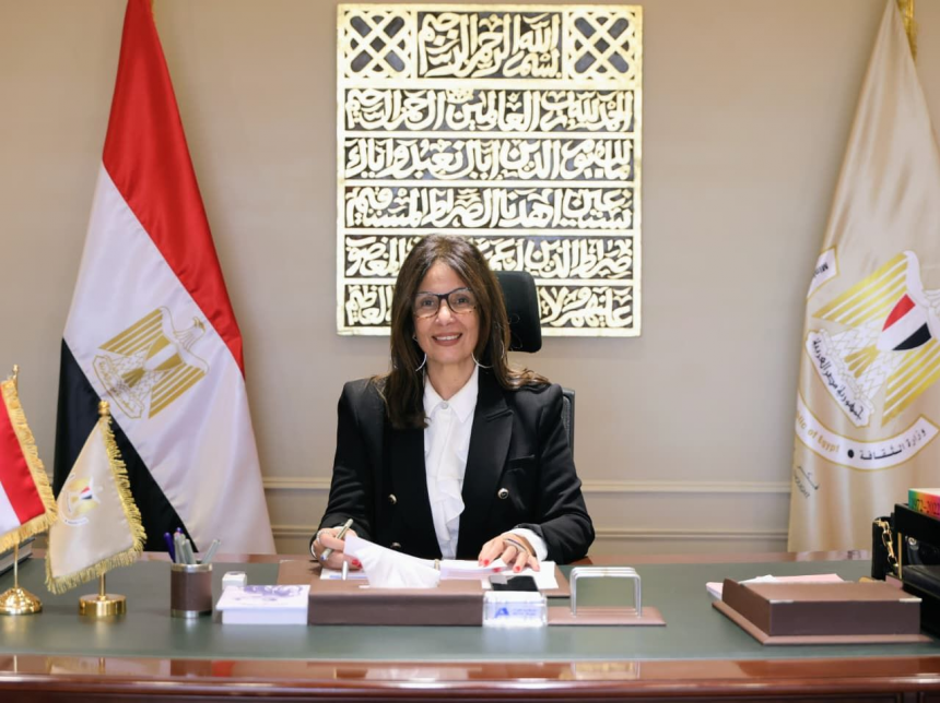 وزيرة الثقافة
