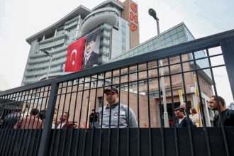 kilicdaroglu seeks police handover of chp headquarters as brawls erupt 3220579 20260524105219