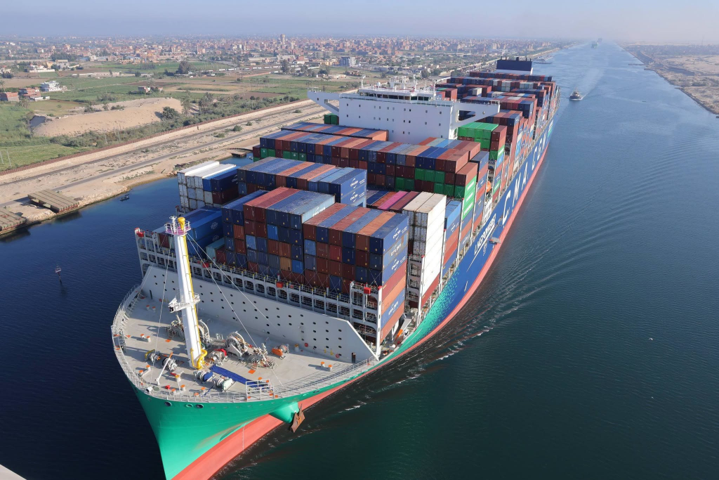 عبور سفينة الحاويات العملاقة CMA CGM VENDOME لأول مرة.. وربان السفينة: عبور قناة السويس الطريق الأمثل 3 image 142