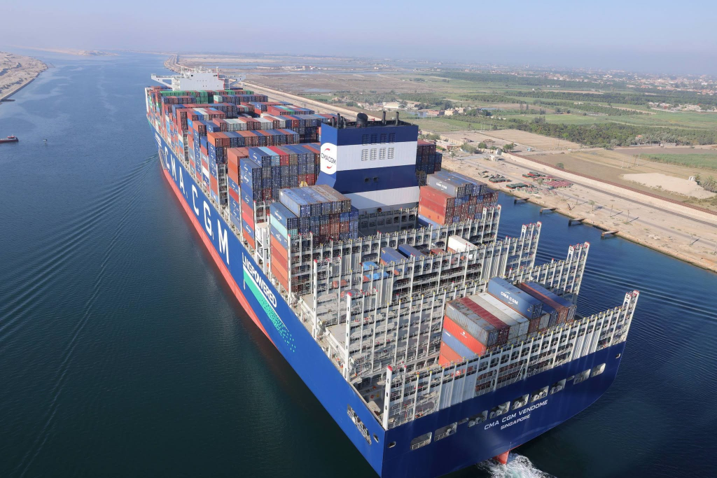 عبور سفينة الحاويات العملاقة CMA CGM VENDOME لأول مرة.. وربان السفينة: عبور قناة السويس الطريق الأمثل 5 image 144